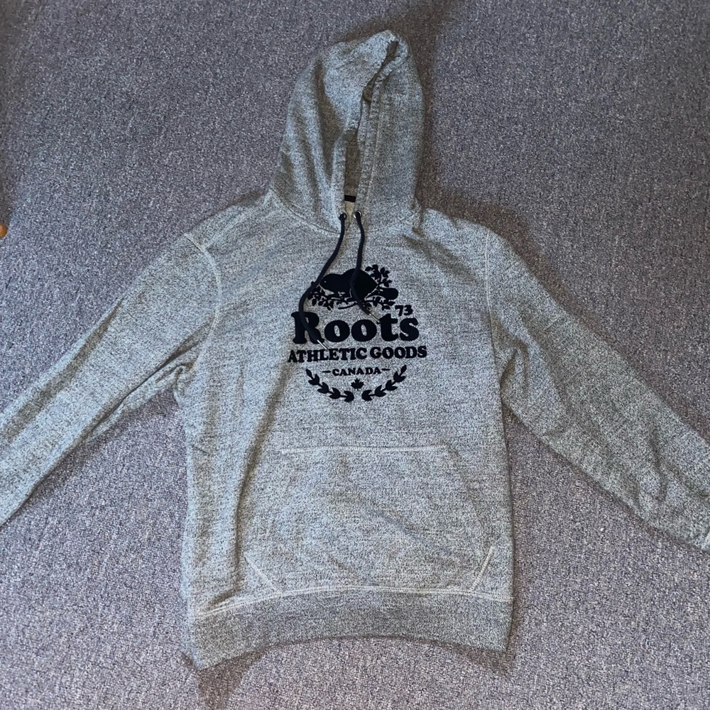 Roots Sweater Size Medium - grey